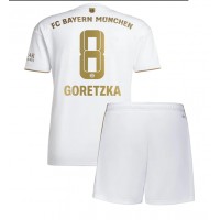 Bayern Munich Leon Goretzka #8 Fußballbekleidung Auswärtstrikot Kinder 2022-23 Kurzarm (+ kurze hosen)